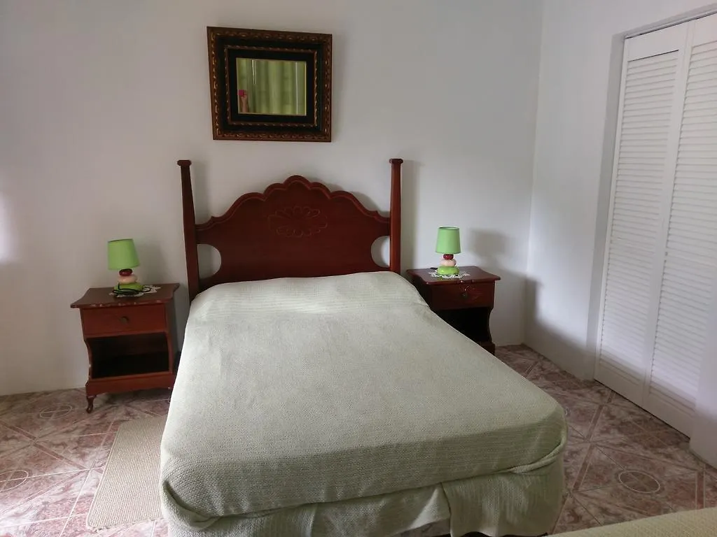 Polish Princess Guest House ポート・アントニオ ジャマイカ